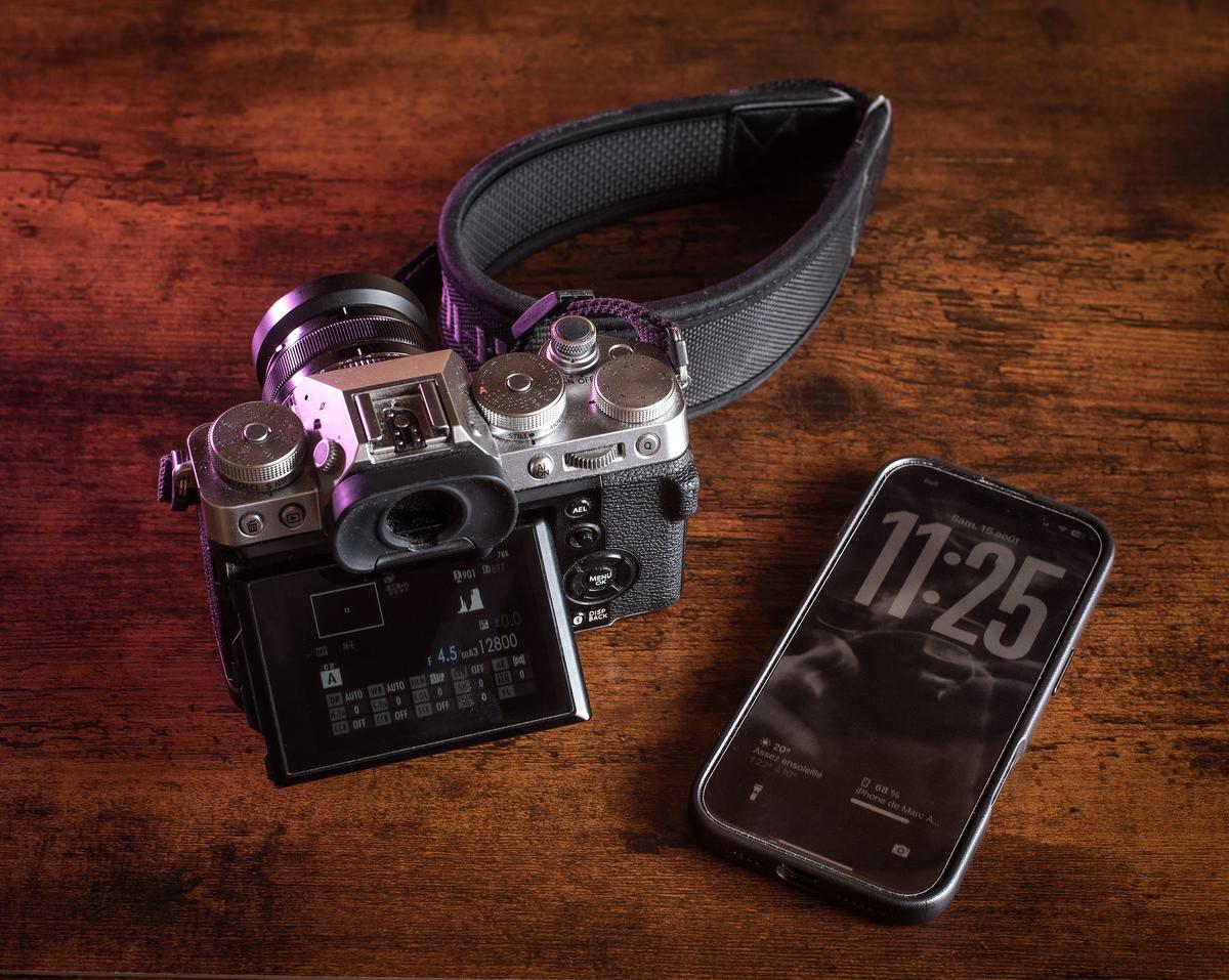 Fujifilm X-T5 (2022) : iPhone 17 (2025) .jpg