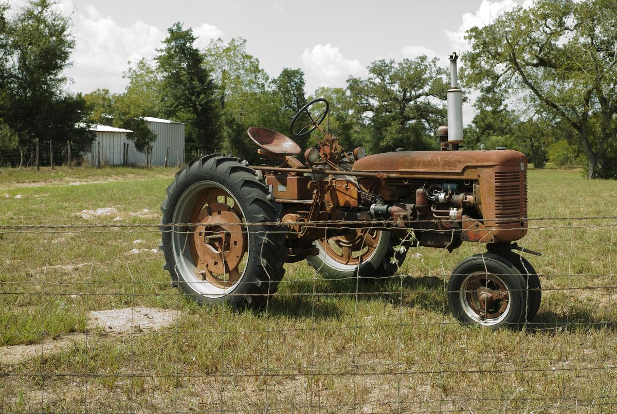 tractor no adj.jpg