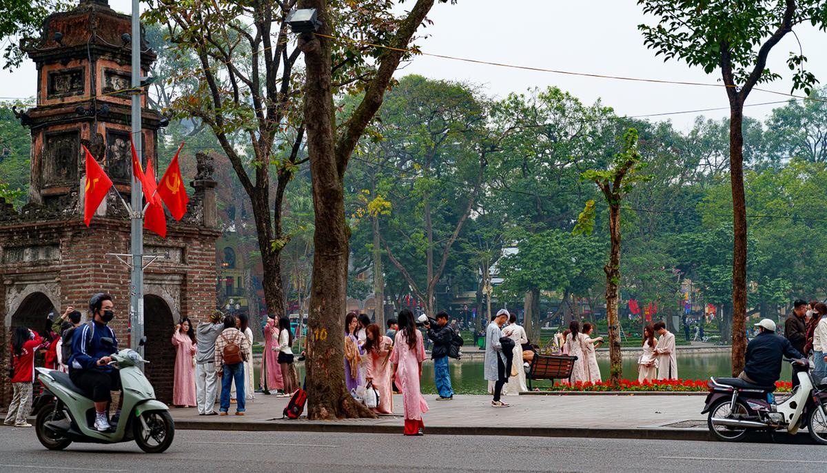 Tet. All around the lake.....jpg