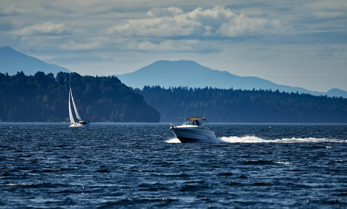 sea-ray-sail-small.jpg