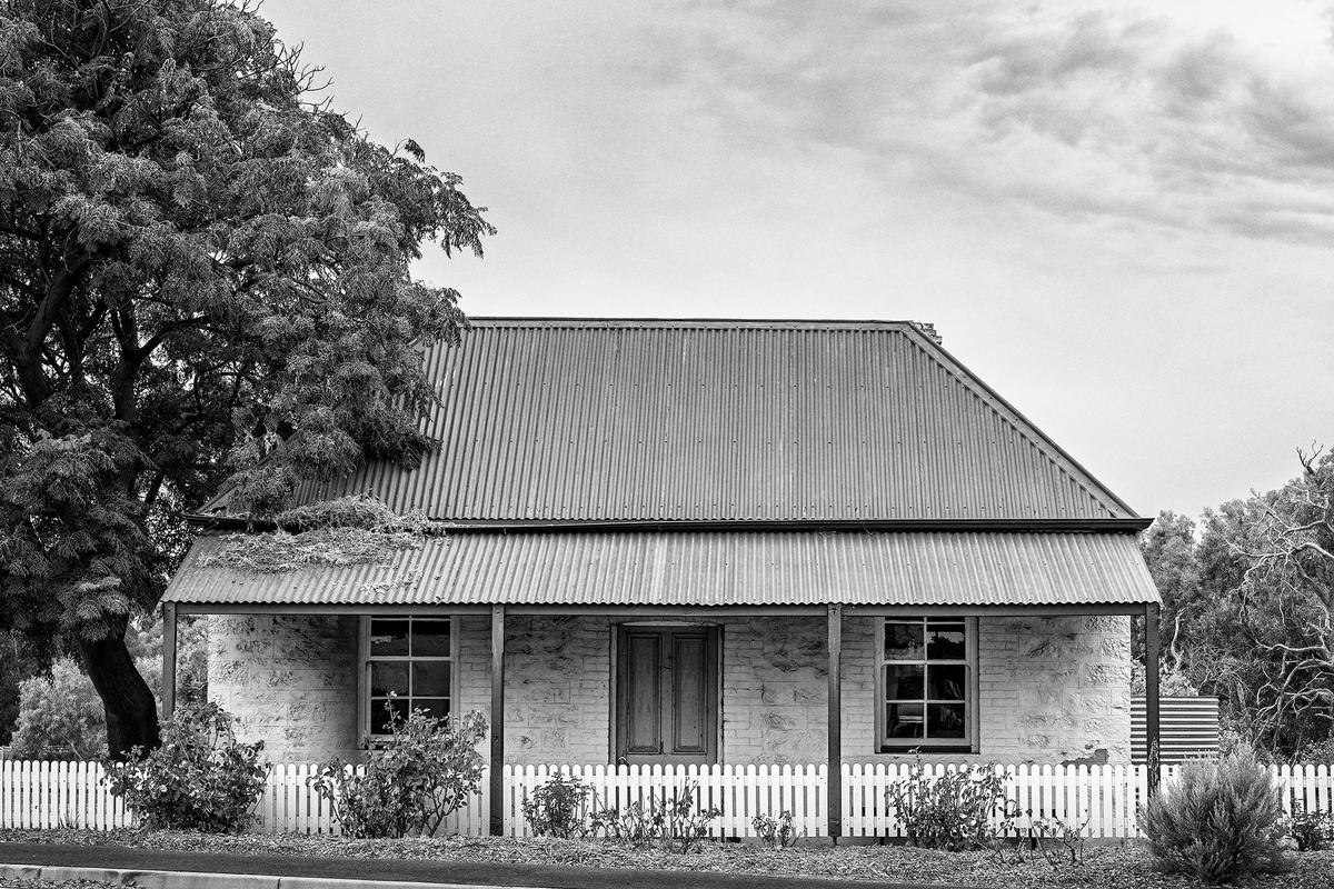 _7RV5514_Old_Normanville_Cottage.jpg