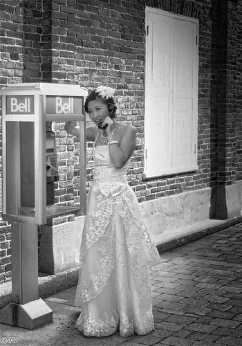 Bride & phone 11cmono-8193258_1.jpg