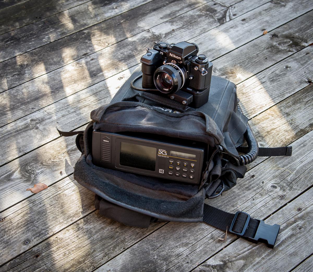 Kodak DCS 100 Pro Digital Camera (1991).jpg