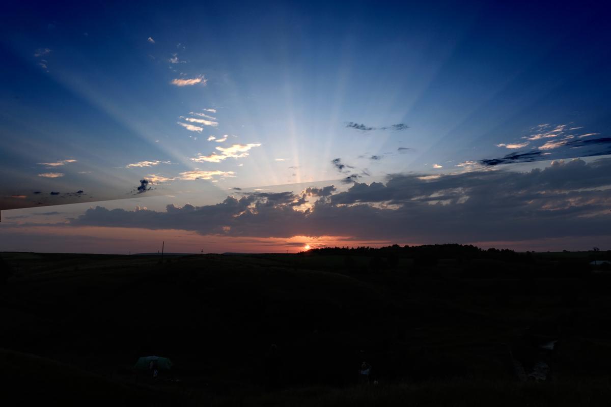 eaeg0062-god rays.jpg