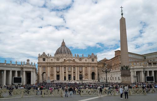 St_Peter_sSquare4750.jpg