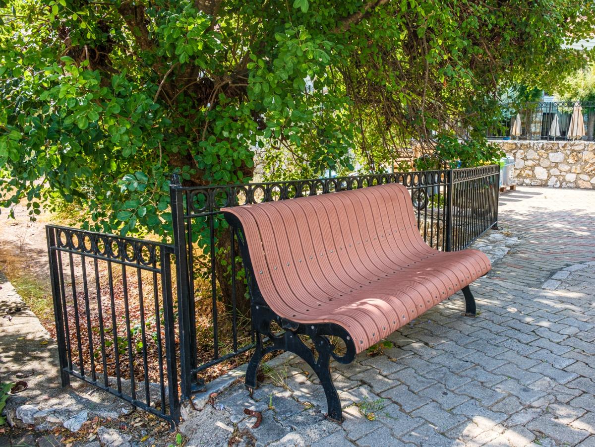 lonely bench 1_(Large).jpg